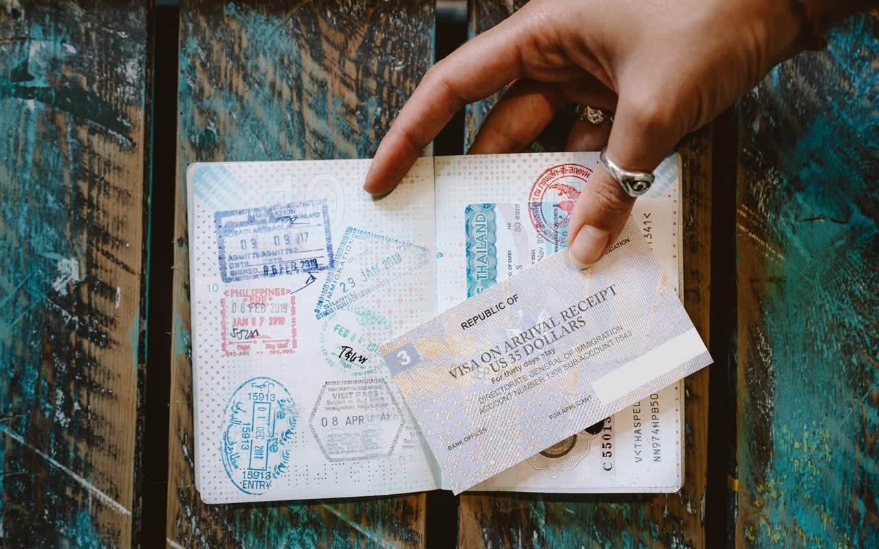 شرایط دریافت گذرنامه و ویزا