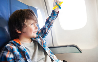 چند راه عالی برای کنترل ترس کودکان از پرواز