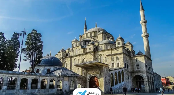 گردشگران مسجد فاتح استانبول
